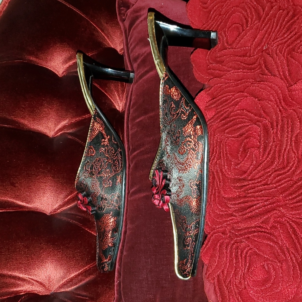 Chinese Style, Woman's Shoe, Size 7 1/2 - Picture 5 of 9